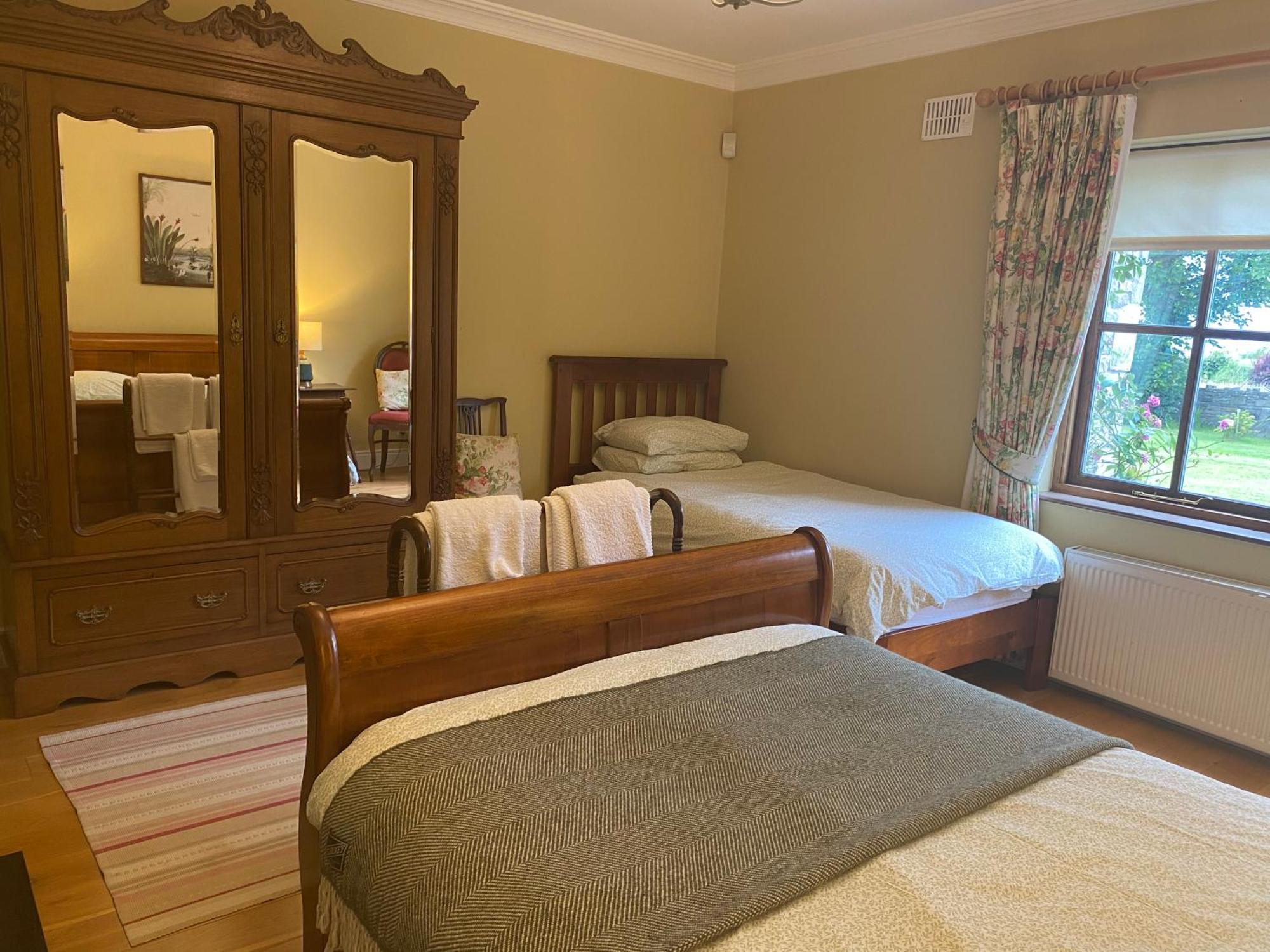Croagh Patrick Lodge Apartment Westport Bagian luar foto